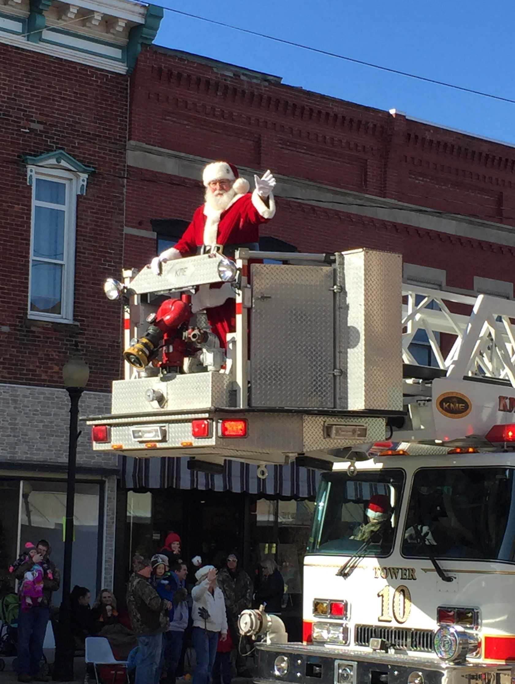 Small Town Cheer Kendallville’s Christmas Parade The Knightly Scroll